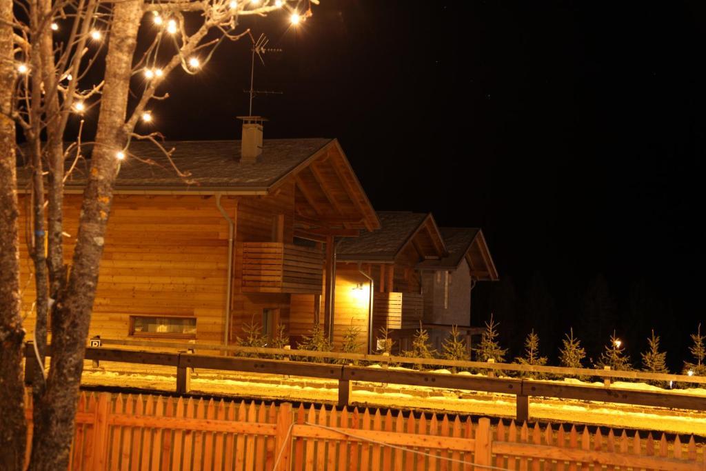 Baita Aurora Aparthotel Predazzo Buitenkant foto