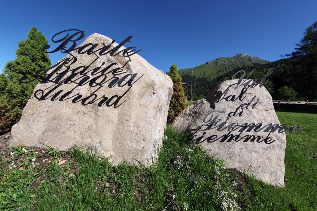 Baita Aurora Aparthotel Predazzo Buitenkant foto