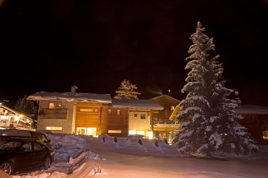 Baita Aurora Aparthotel Predazzo Buitenkant foto